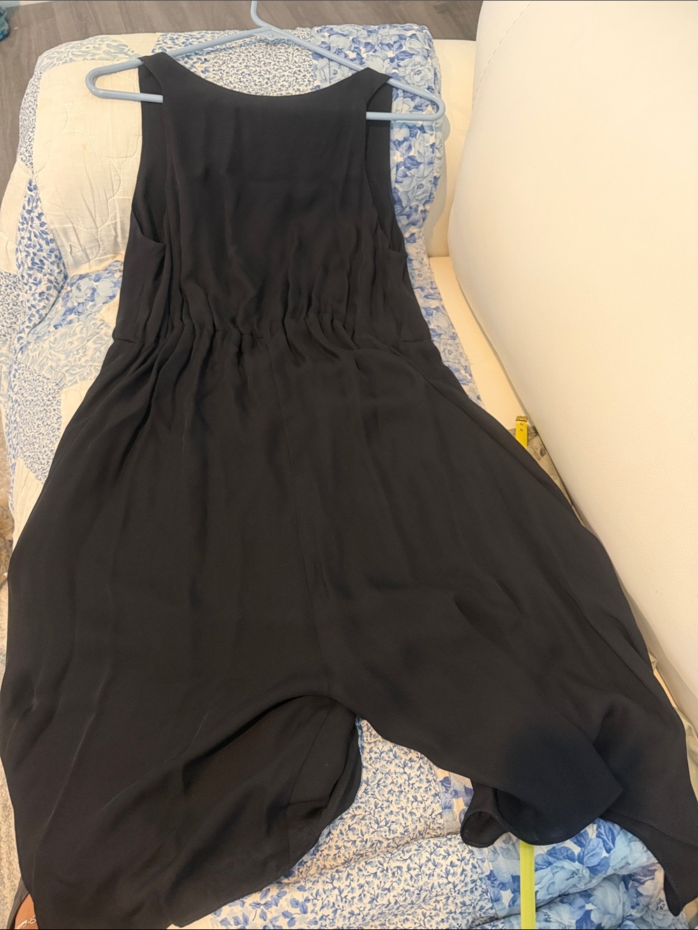 I’m -+ basis Black Sleeveless V-Neck Midi Scort - Casual Elegance - Picture 8 of 8